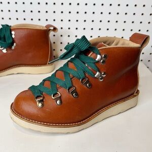 Crary | Leather Hiking Boots w/ Green Laces, Retro Style, Vibram‎ Sole Sz. 7
